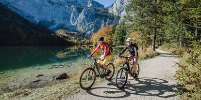 Mountainbikestrecken - Biketransport: öffentliche Verkehrsmittel - Fahrt entlang der Seen beim Salzkammergut BergeSeen eTrail - Salzkammergut