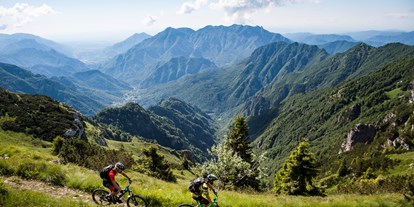 Mountainbikestrecken - Italien - Die Rad- und Mountainbike Touren der Alpe Cimbra liegen auf einer Höhe zwischen 1000 und 1850 Metern über dem Meeresspiegel. 
Für jeden Geschmack und jeden Biker ist wirklich etwas dabei: Mountainbiken, Downhill, E-Bike, Rennrad, Fat Bike oder Routen für Familien mit kleinen Kindern. 
Um Ihren Bike Urlaub unvergesslich zu machen, empfehlen wir Ihnen, sich auf unsere Bike Hotels und Bike Points zu verlassen.
 - Alpe Cimbra - Folgaria, Lavarone und Lusérn