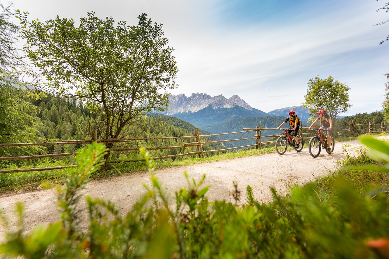 Dolomiten - Eggental Touren Übersicht 361 Verbindung Tschein